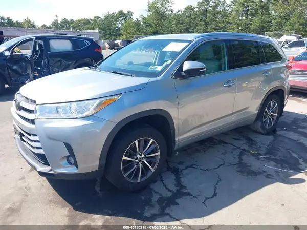 5TDJZRFHXJS534293 2018 TOYOTA HIGHLANDER - Image 2
