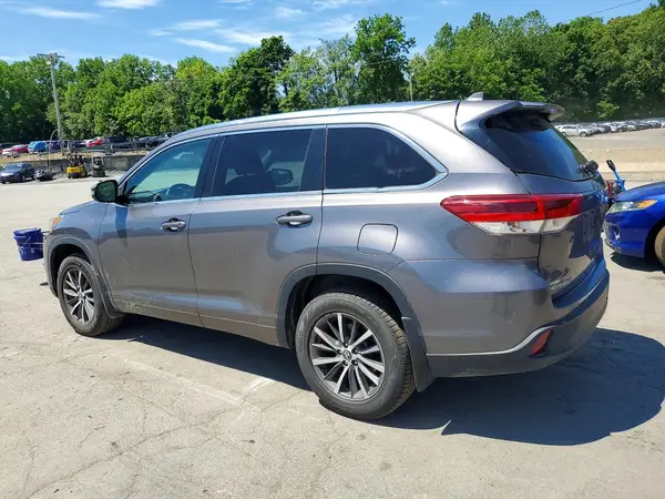 5TDJZRFHXJS535525 2018 TOYOTA HIGHLANDER - Image 2