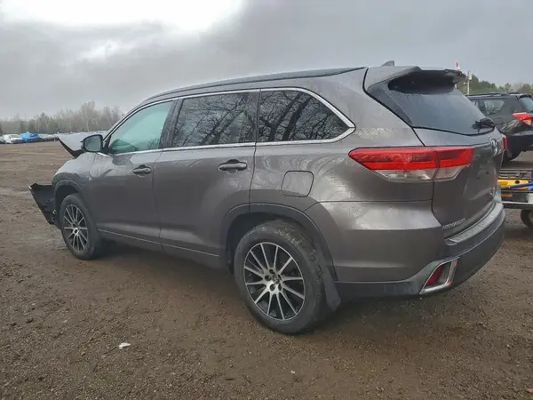 5TDJZRFHXJS536349 2018 TOYOTA HIGHLANDER - Image 2