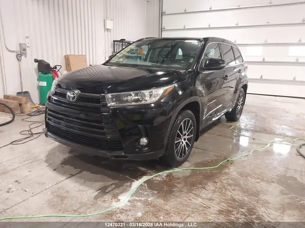 5TDJZRFHXJS538201 2018 TOYOTA HIGHLANDER - Image 2