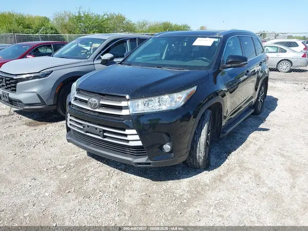 5TDJZRFHXJS538537 2018 TOYOTA HIGHLANDER - Image 2