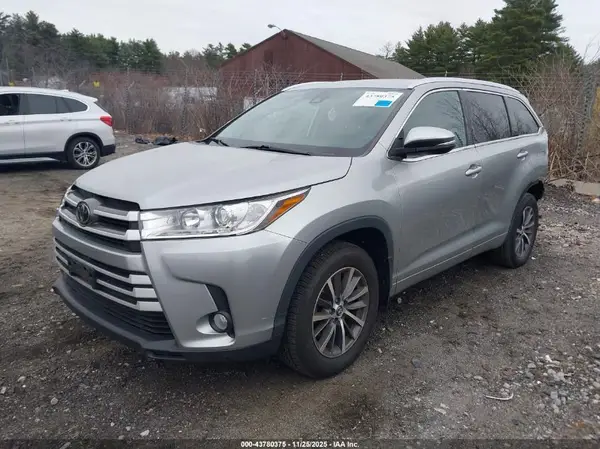 5TDJZRFHXJS539252 2018 TOYOTA HIGHLANDER - Image 2