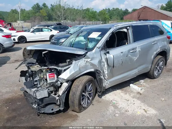 5TDJZRFHXJS539767 2018 TOYOTA HIGHLANDER - Image 2
