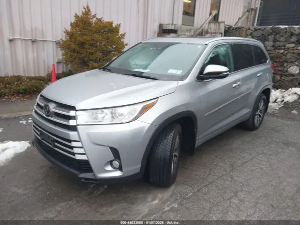 5TDJZRFHXJS540160 2018 TOYOTA HIGHLANDER - Image 2