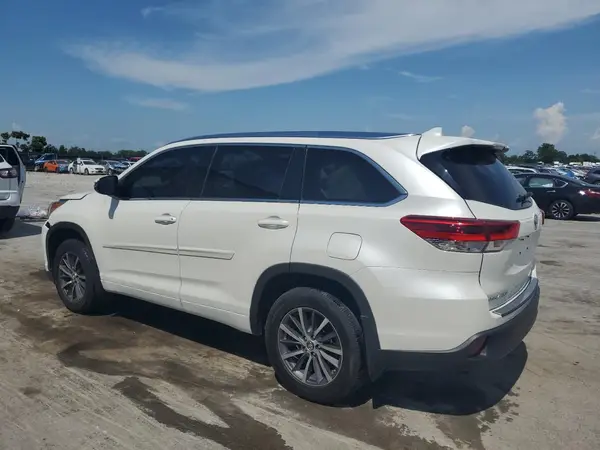 5TDJZRFHXJS546783 2018 TOYOTA HIGHLANDER - Image 2
