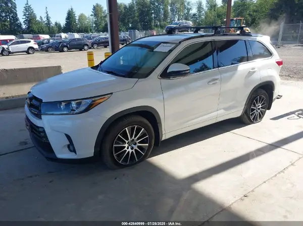 5TDJZRFHXJS547528 2018 TOYOTA HIGHLANDER - Image 2