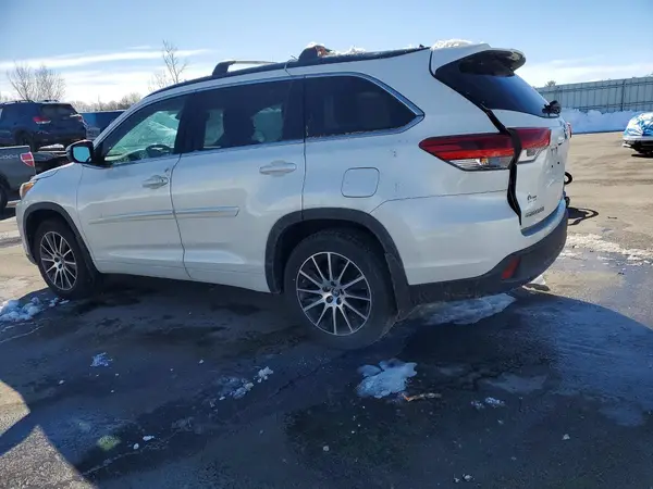 5TDJZRFHXJS547593 2018 TOYOTA HIGHLANDER - Image 2