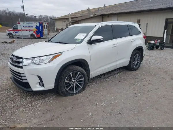 5TDJZRFHXJS549294 2018 TOYOTA HIGHLANDER - Image 2