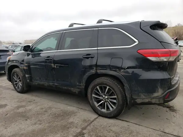 5TDJZRFHXJS552910 2018 TOYOTA HIGHLANDER - Image 2