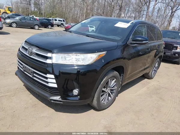 5TDJZRFHXJS561087 2018 TOYOTA HIGHLANDER - Image 2