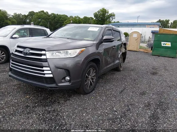 5TDJZRFHXJS561932 2018 TOYOTA HIGHLANDER - Image 2