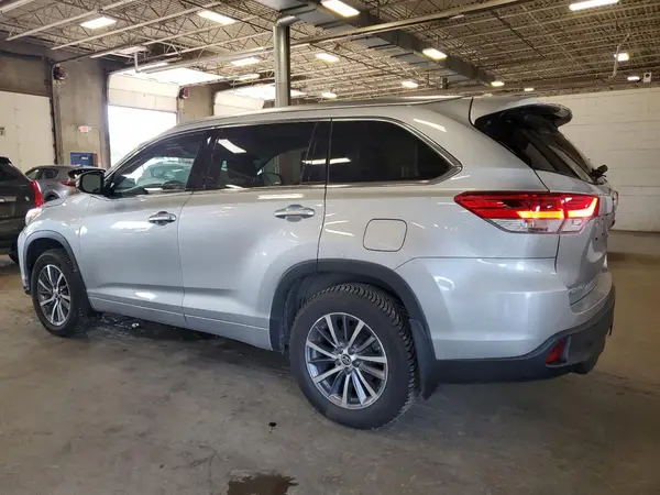 5TDJZRFHXJS800315 2018 TOYOTA HIGHLANDER - Image 2