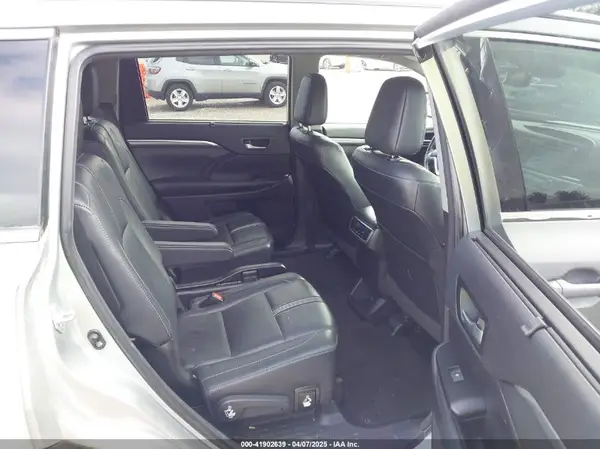5TDJZRFHXJS800427 2018 TOYOTA HIGHLANDER - Image 8