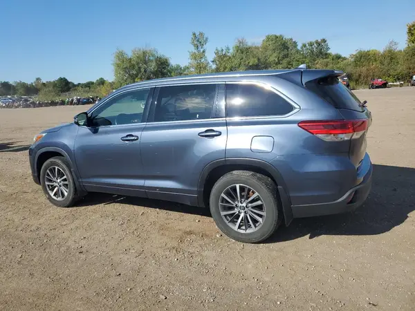5TDJZRFHXJS800718 2018 TOYOTA HIGHLANDER - Image 2