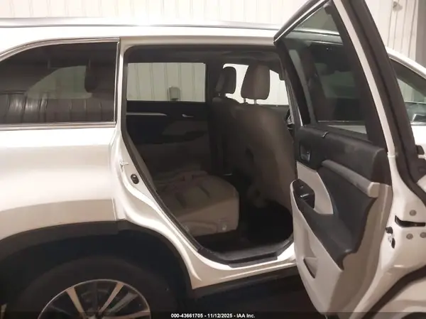5TDJZRFHXJS801030 2018 TOYOTA HIGHLANDER - Image 8