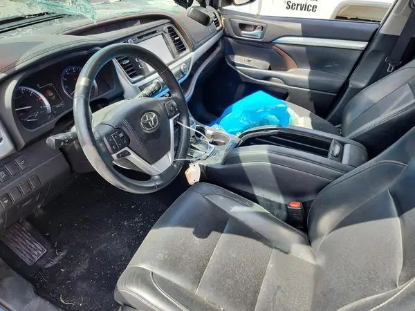 5TDJZRFHXJS802565 2018 TOYOTA HIGHLANDER - Image 8