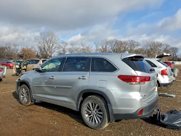 5TDJZRFHXJS806678 2018 TOYOTA HIGHLANDER - Image 2