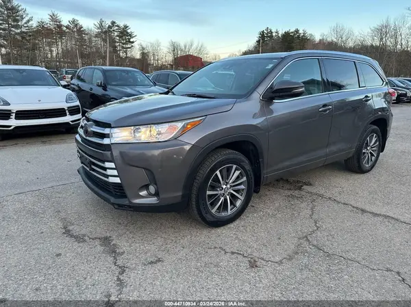 5TDJZRFHXJS811962 2018 TOYOTA HIGHLANDER - Image 2