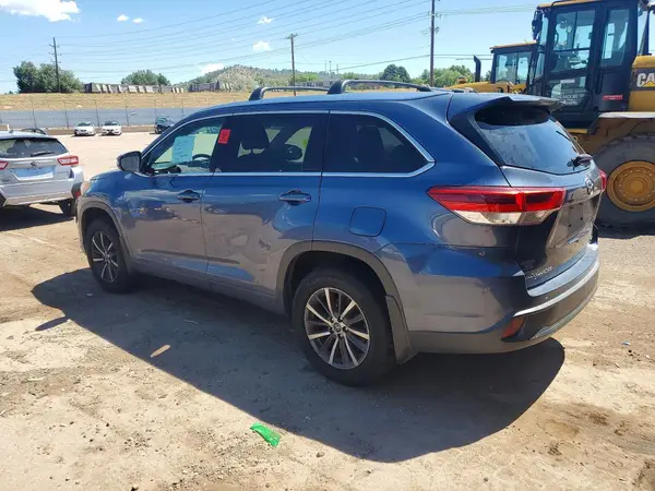 5TDJZRFHXJS812853 2018 TOYOTA HIGHLANDER - Image 2