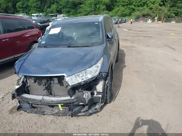5TDJZRFHXJS818622 2018 TOYOTA HIGHLANDER - Image 2