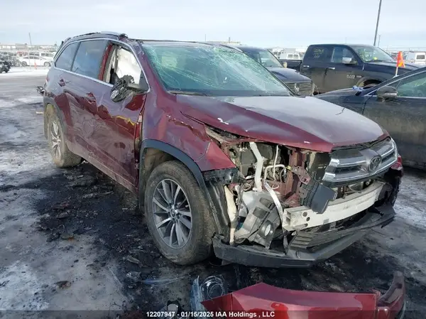 5TDJZRFHXJS826705 2018 TOYOTA HIGHLANDER - Image 1