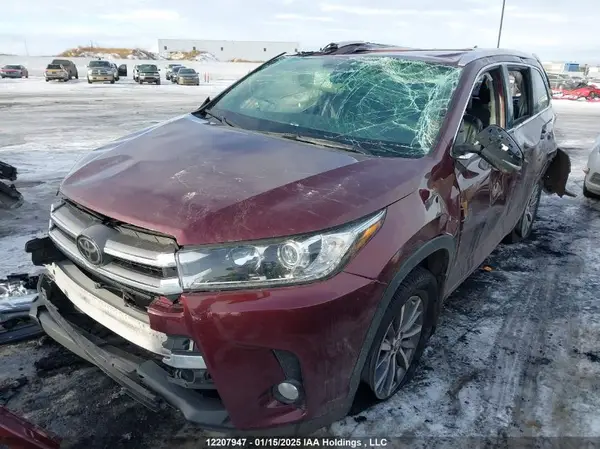 5TDJZRFHXJS826705 2018 TOYOTA HIGHLANDER - Image 2