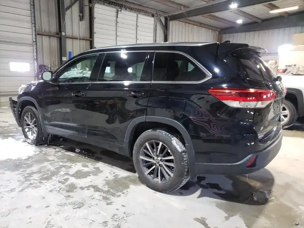 5TDJZRFHXJS826946 2018 TOYOTA HIGHLANDER - Image 2