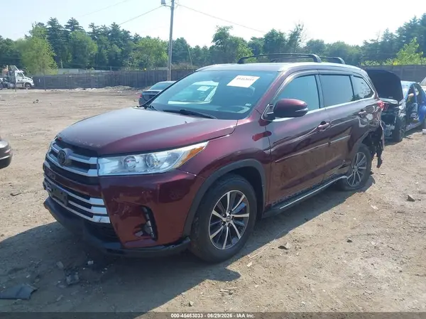 5TDJZRFHXJS833802 2018 TOYOTA HIGHLANDER - Image 2