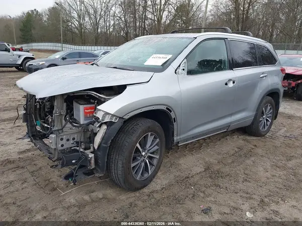 5TDJZRFHXJS843200 2018 TOYOTA HIGHLANDER - Image 2