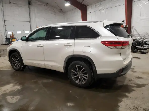 5TDJZRFHXJS844766 2018 TOYOTA HIGHLANDER - Image 2