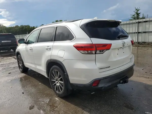 5TDJZRFHXJS845111 2018 TOYOTA HIGHLANDER - Image 2
