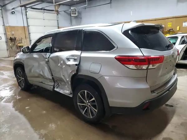 5TDJZRFHXJS846274 2018 TOYOTA HIGHLANDER - Image 2