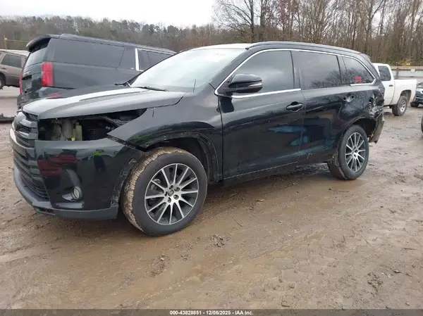 5TDJZRFHXJS850762 2018 TOYOTA HIGHLANDER - Image 2
