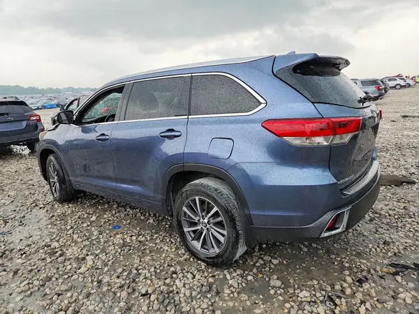 5TDJZRFHXJS851846 2018 TOYOTA HIGHLANDER - Image 2