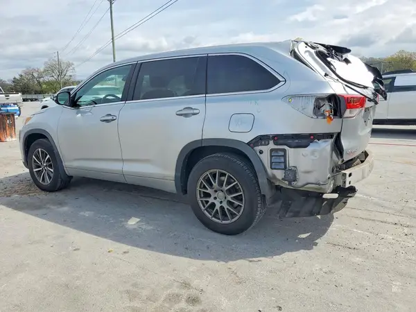 5TDJZRFHXJS854021 2018 TOYOTA HIGHLANDER - Image 2