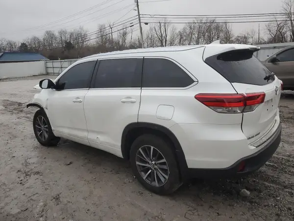 5TDJZRFHXJS857422 2018 TOYOTA HIGHLANDER - Image 2