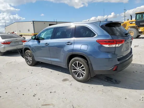 5TDJZRFHXJS857615 2018 TOYOTA HIGHLANDER - Image 2