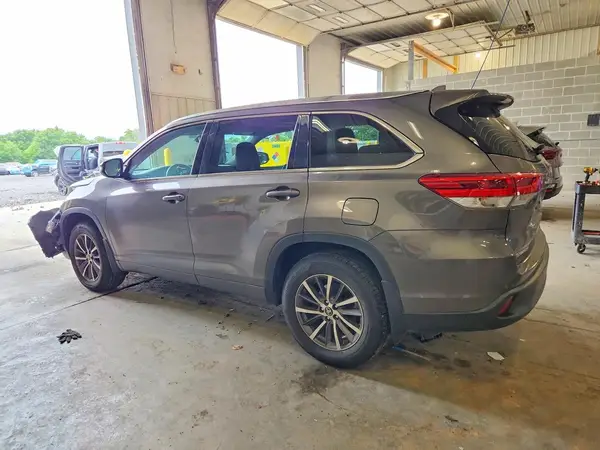 5TDJZRFHXJS858148 2018 TOYOTA HIGHLANDER - Image 2