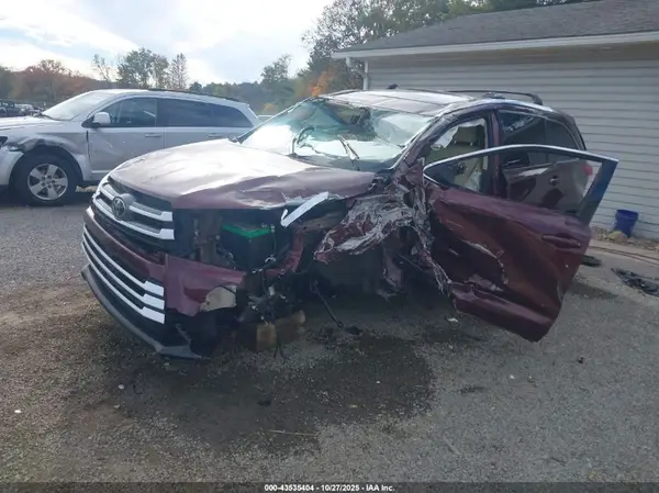 5TDJZRFHXJS862295 2018 TOYOTA HIGHLANDER - Image 2
