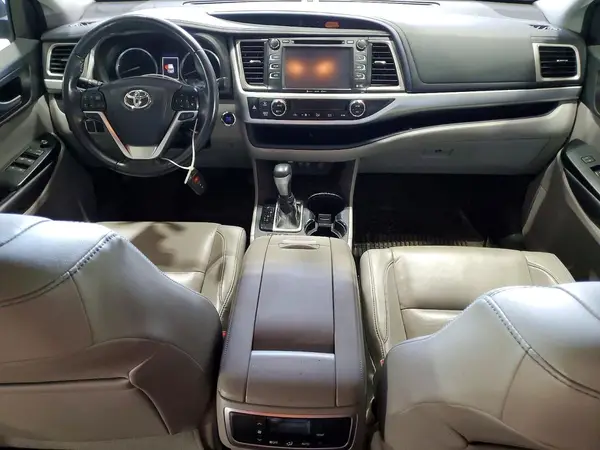 5TDJZRFHXJS867917 2018 TOYOTA HIGHLANDER - Image 8
