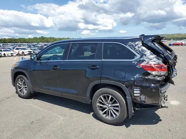 5TDJZRFHXJS871692 2018 TOYOTA HIGHLANDER - Image 2