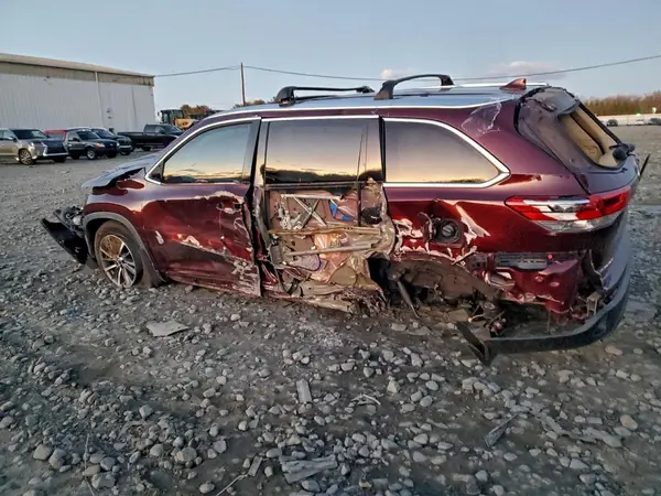 5TDJZRFHXJS875046 2018 TOYOTA HIGHLANDER - Image 2