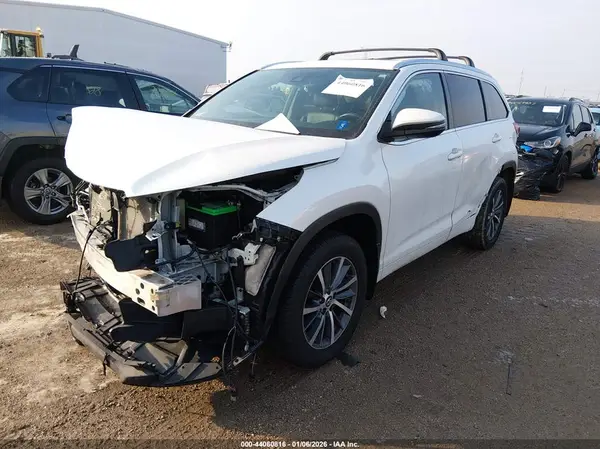5TDJZRFHXJS877539 2018 TOYOTA HIGHLANDER - Image 2