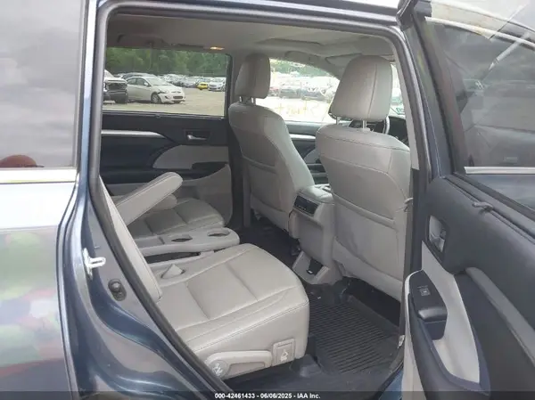 5TDJZRFHXJS879100 2018 TOYOTA HIGHLANDER - Image 8