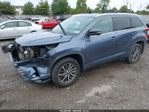 5TDJZRFHXJS887181 2018 TOYOTA HIGHLANDER - Image 2