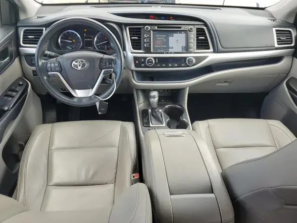 5TDJZRFHXJS889139 2018 TOYOTA HIGHLANDER - Image 8