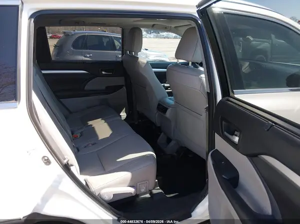 5TDJZRFHXJS890209 2018 TOYOTA HIGHLANDER - Image 8