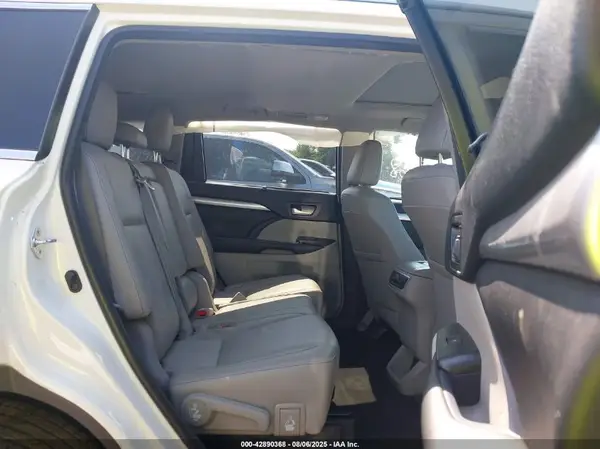5TDJZRFHXJS894924 2018 TOYOTA HIGHLANDER - Image 8