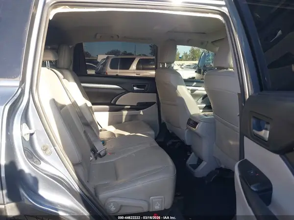 5TDJZRFHXJS896608 2018 TOYOTA HIGHLANDER - Image 8