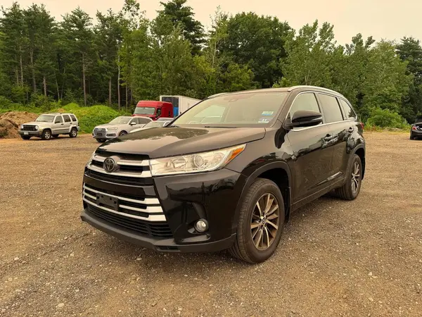 5TDJZRFHXJS897290 2018 TOYOTA HIGHLANDER - Image 2